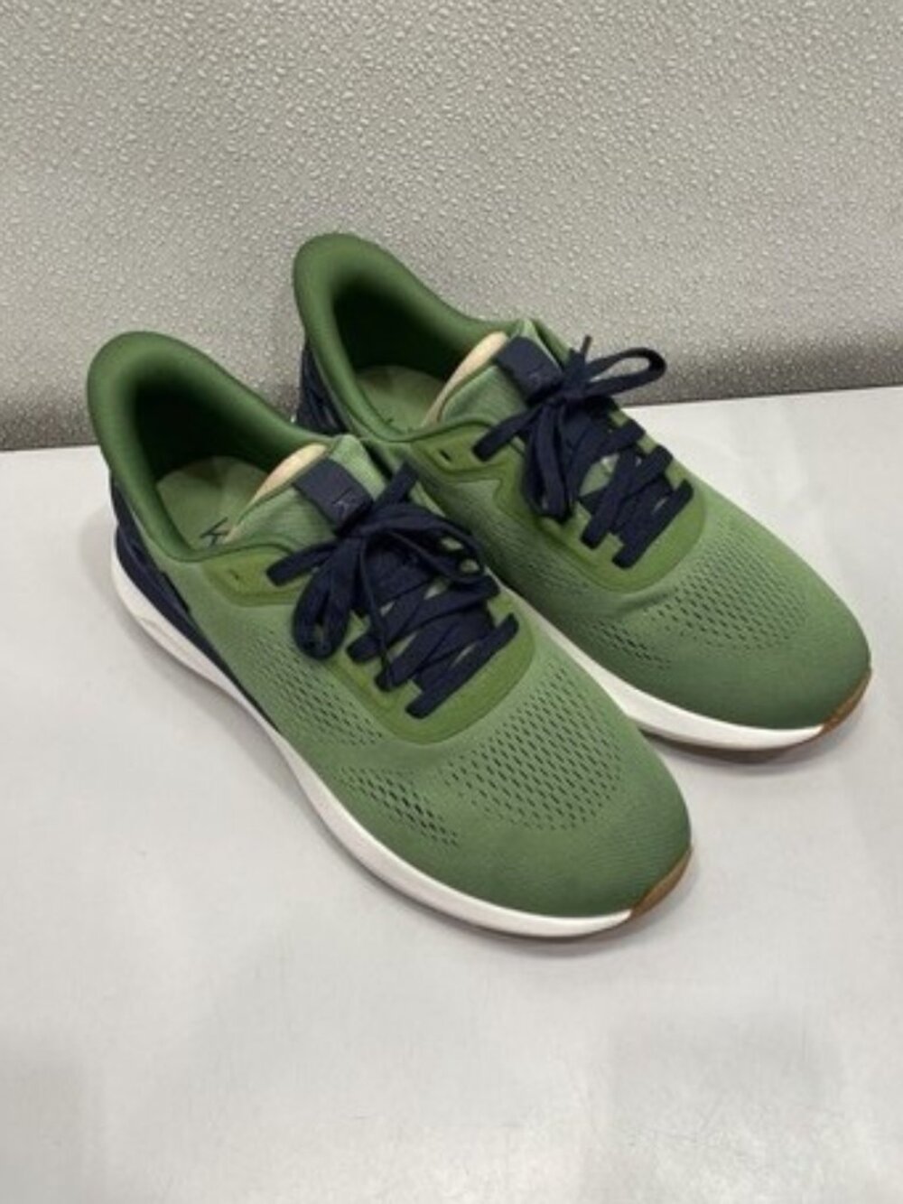 Kizik Athens 2 Active Sneaker Men's US 11, Willow BoughKizik Athens 2 Active Sne